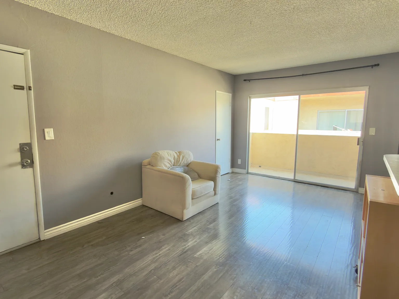 1 bed, 800 sqft, $1,999 — Photo 2