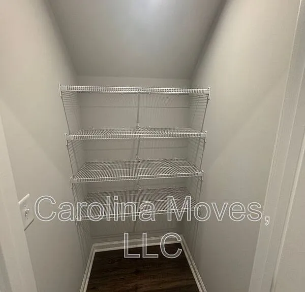 409 Mariene Dr — Photo 10