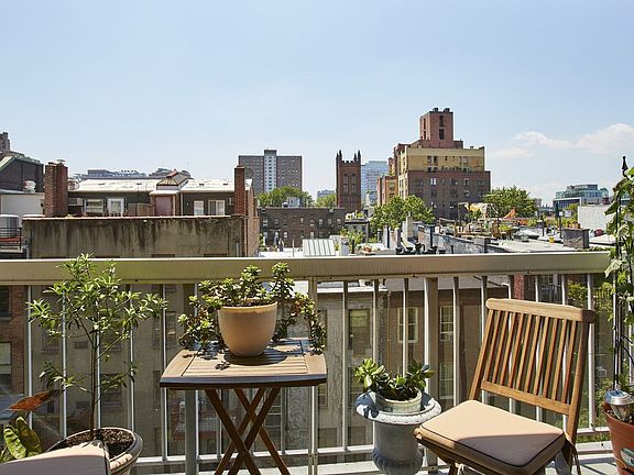 3rd image of 420-424 W 23rd St #6D