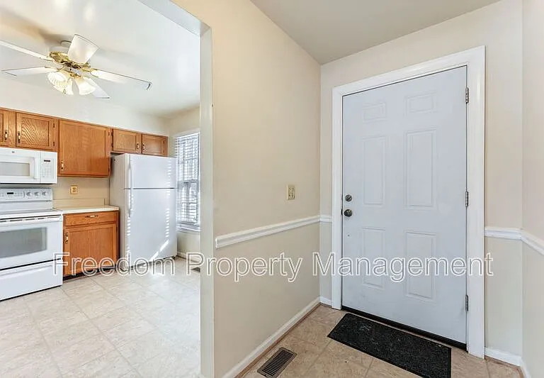 726 Pine Tree Ct — Photo 4