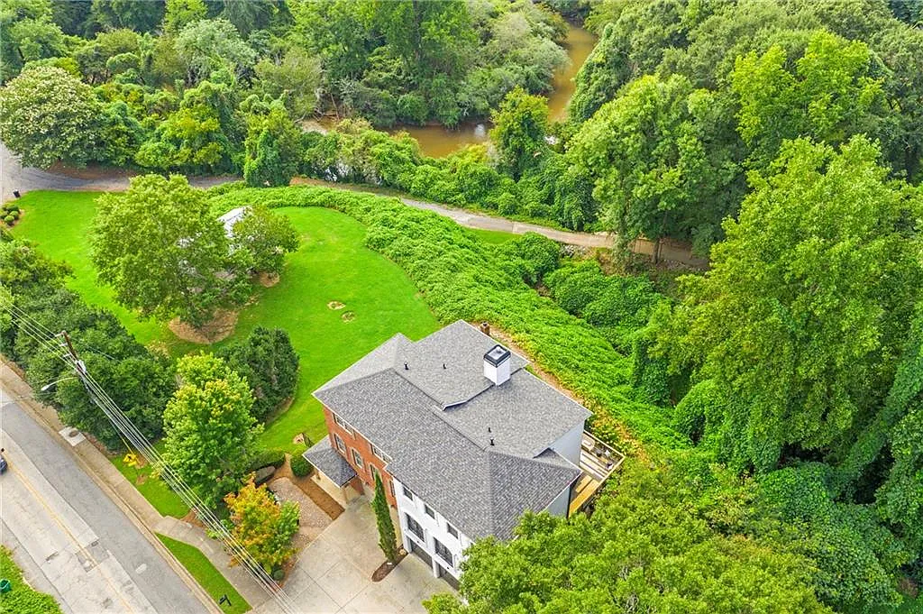 3 bed, 3.0 bath, 2034 sqft, $5,600 — Photo 3