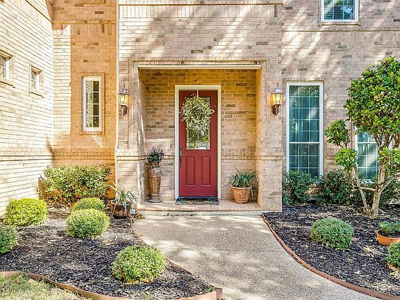 3rd image of 818 Glen Abbey Dr