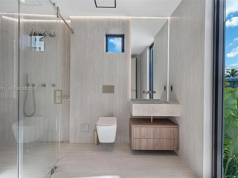 1045 W 47th Ct — Photo 25