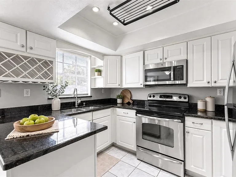 502 S Willow Ave #6 — Photo 4