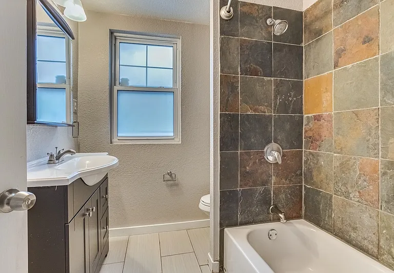 4435 N Clay St — Photo 21