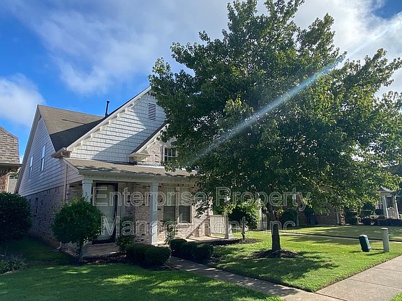 3rd image of 8516 Shady Elm Dr