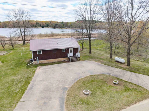 321 Lake Dr, Gresham, WI 54128