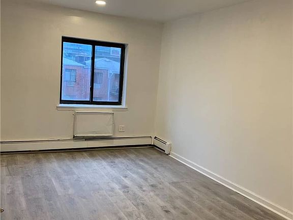 3rd image of 13520 37th Ave APT 3