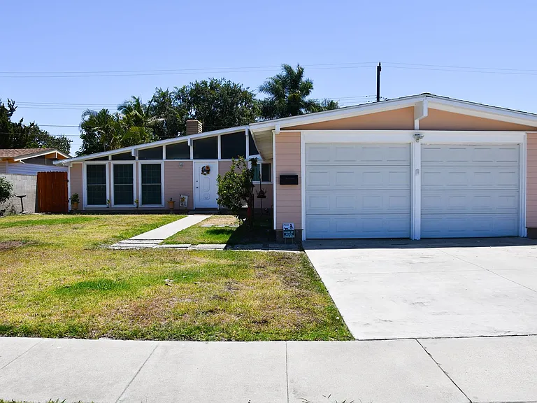 2432 W Transit Ave — Photo 1