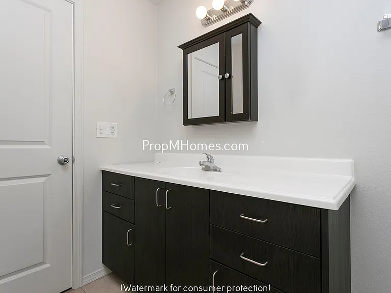 15535 NE Glisan St #1 — Photo 12