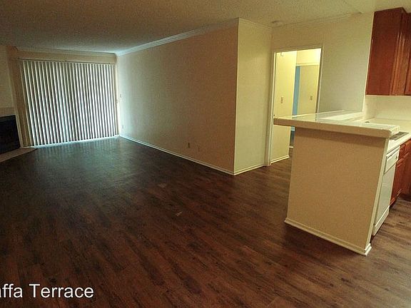 3rd image of 10741 Camarillo St APT 206