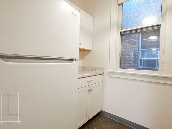 3rd image of 1128-1130 N High St #B