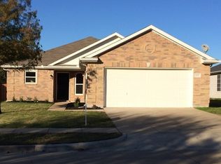 1121 Mockingbird Dr, Aubrey, TX 76227