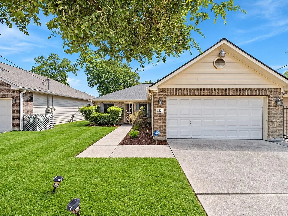 8421 Lawler St