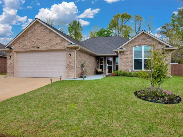 565 Spring Creek Dr, Nacogdoches, TX 75965