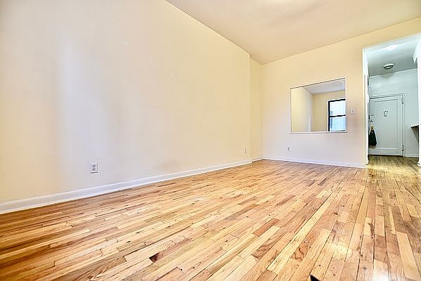 1st image of 225 E 10th St APT 3D