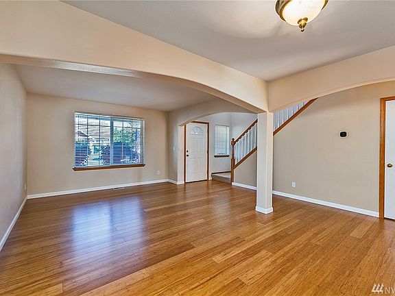 4th image of 812 3rd Ave NW