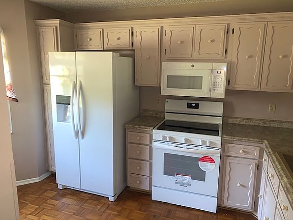 3rd image of 178 Brigton Ct