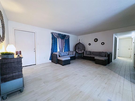 3rd image of 5625 Antoine Dr #813