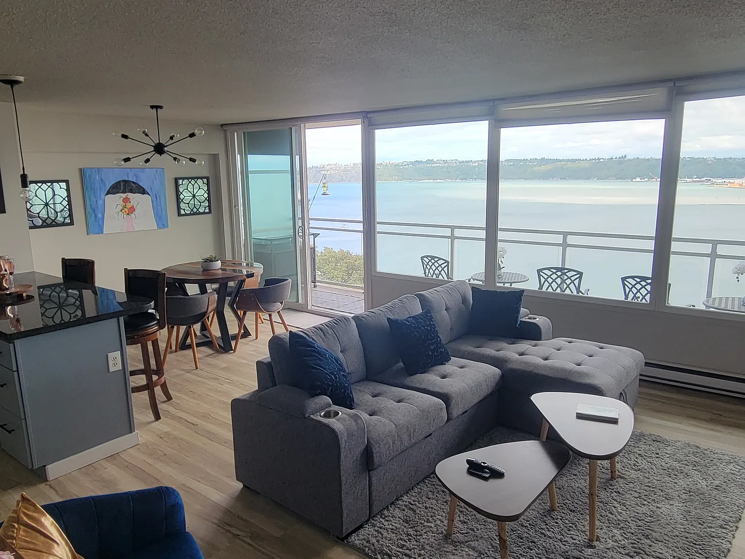 2 bed, 1.5 bath, 888 sqft, $3,200 — Photo 2