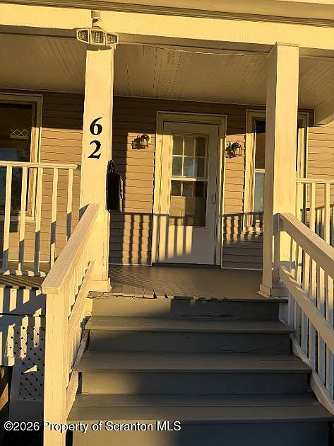 4 bed, 1.0 bath, 1518 sqft, $1,650 — Photo 3