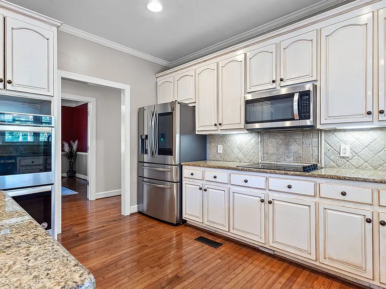 1210 Auxford Ave — Photo 7