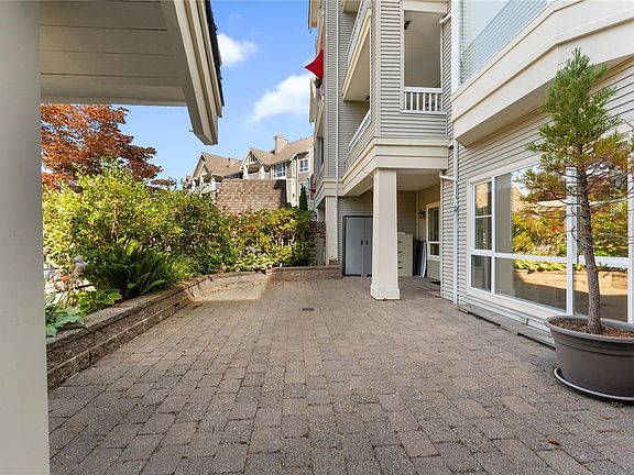 5th image of 5620 Edgewater Ln #114