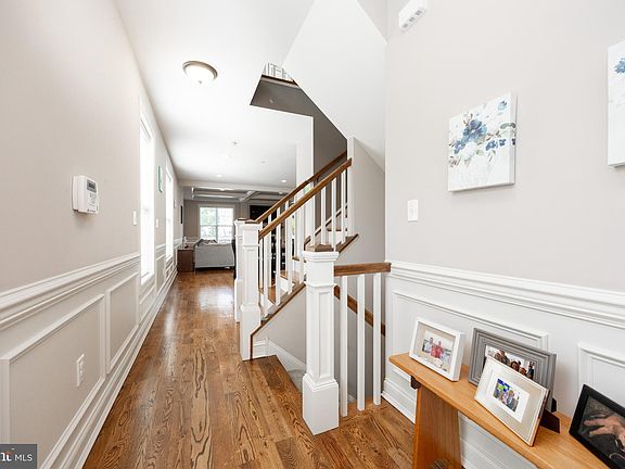 5th image of 171 Walnut St