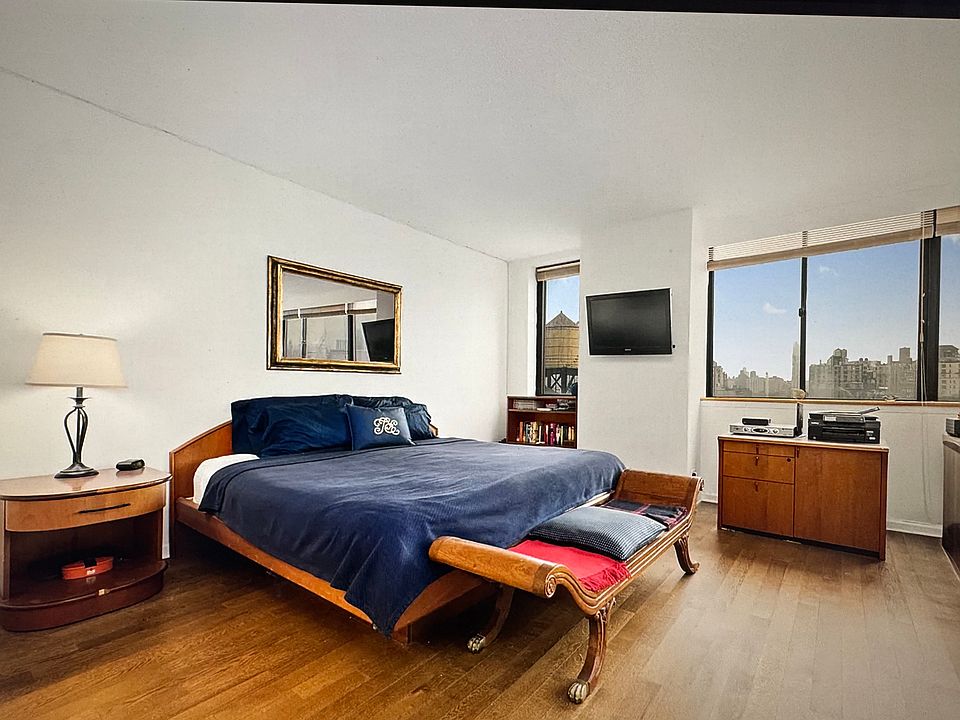 2nd image of 45 W 67th St APT 11B