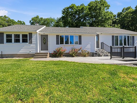 3rd image of 9 Pine Dr