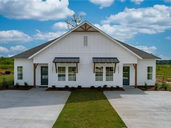 1004 Crossing Ct W, Valley, AL 36854
