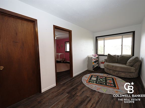 4th image of 870 S Yucca Path