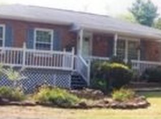 60 Creekside Ln, Hickory, NC 28601
