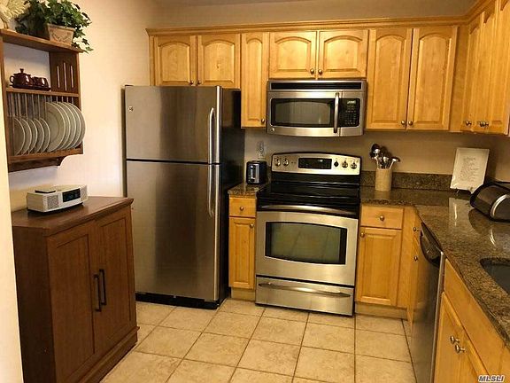 2nd image of 50 Merrick Ave Unit 302