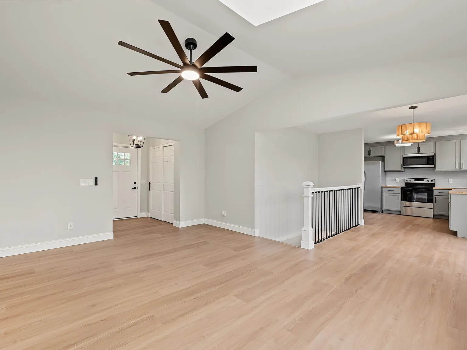 3 bed, 2.5 bath, 2279 sqft, $2,700 — Photo 4
