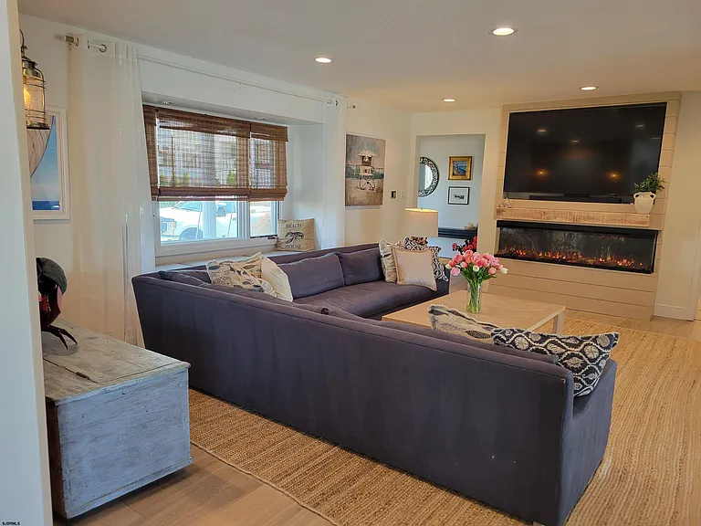 8601 Fulton Ave — Photo 15