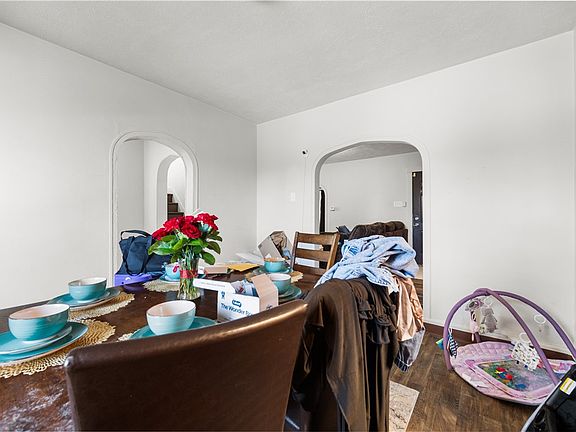 5th image of 205 Thomas St