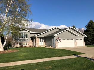 1106 44th St NW, Watertown, SD 57201