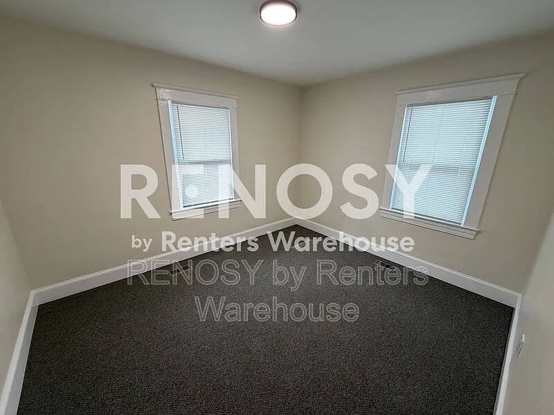 5 bed, 2.5 bath, 2500 sqft, $2,500 — Photo 2