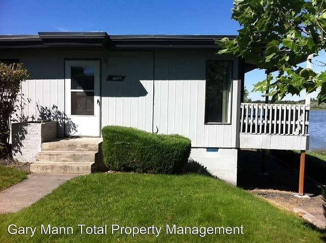 1st image of 1049 W Lakeside Dr