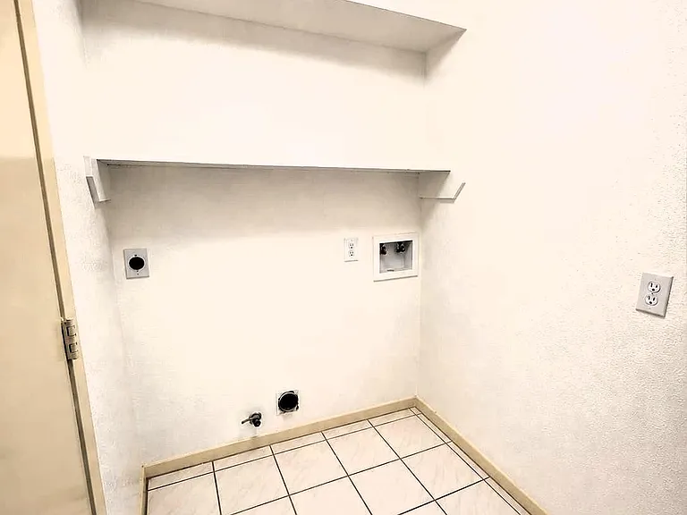 3102 E Heatherock Cir — Photo 16