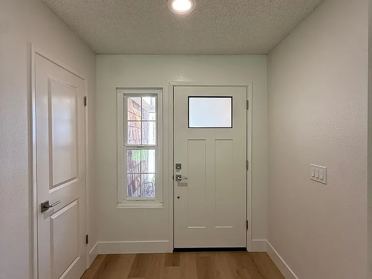 1120 Village Dr — Photo 5