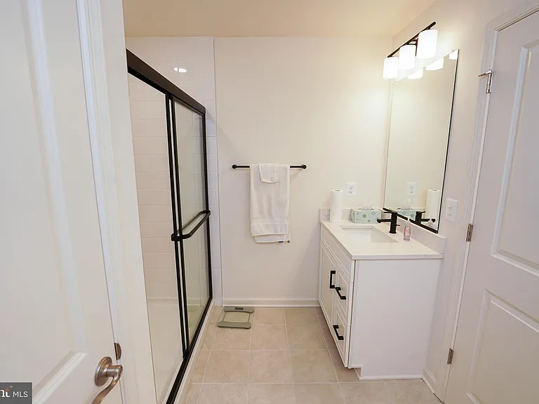 414 Waterfield Ct — Photo 38