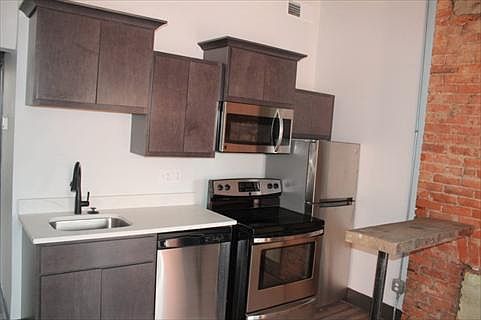 5th image of 1533 Pleasant St APT 3