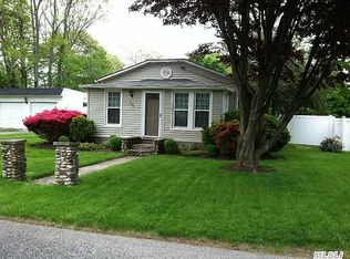 25 Parkside Ave, Miller Place, NY 11764