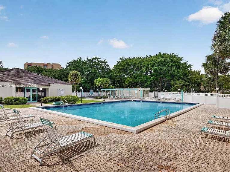 3100 W Rolling Hills Cir #303 — Photo 8