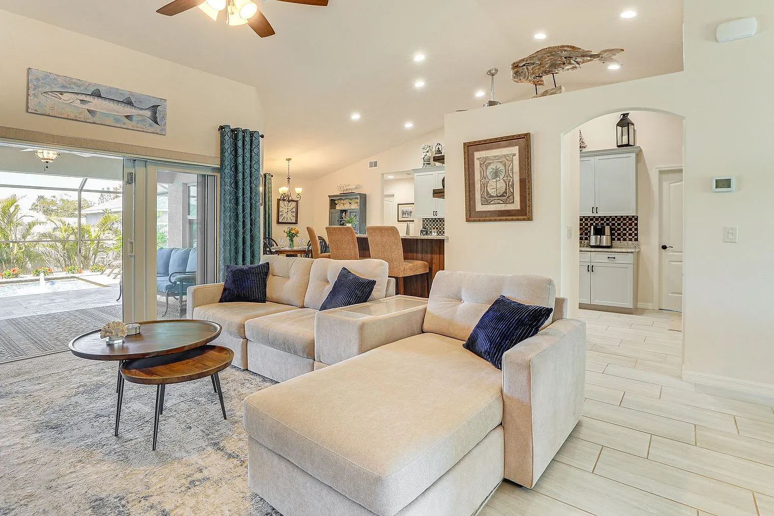 3 bed, 2.0 bath, 1797 sqft, $4,257 — Photo 2