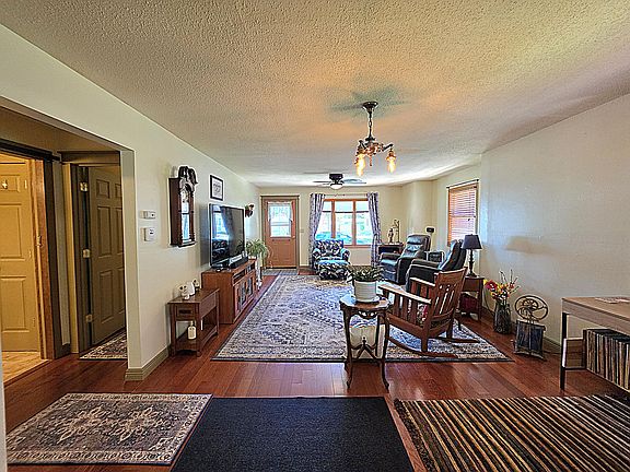 2nd image of 605 N Lincoln St