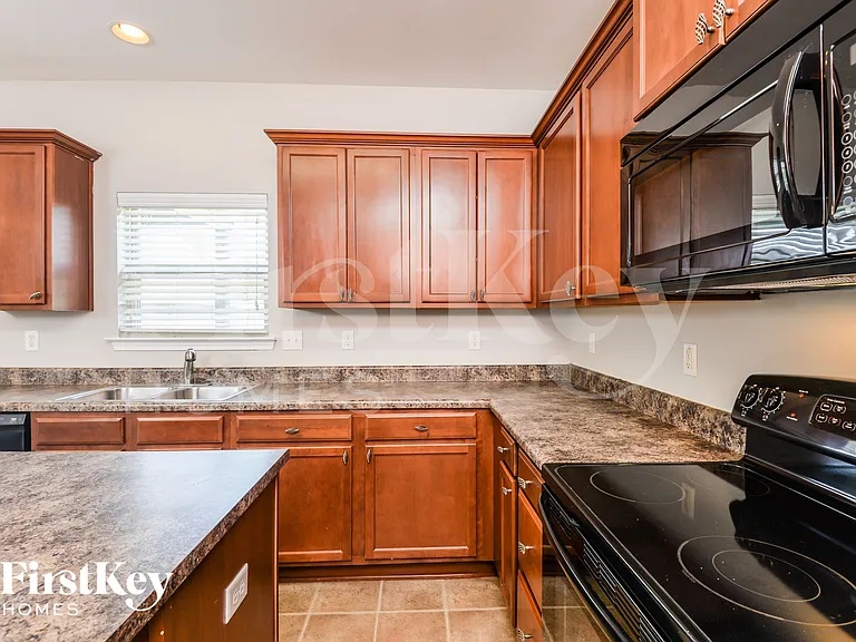 2045 Kensington Ct — Photo 7