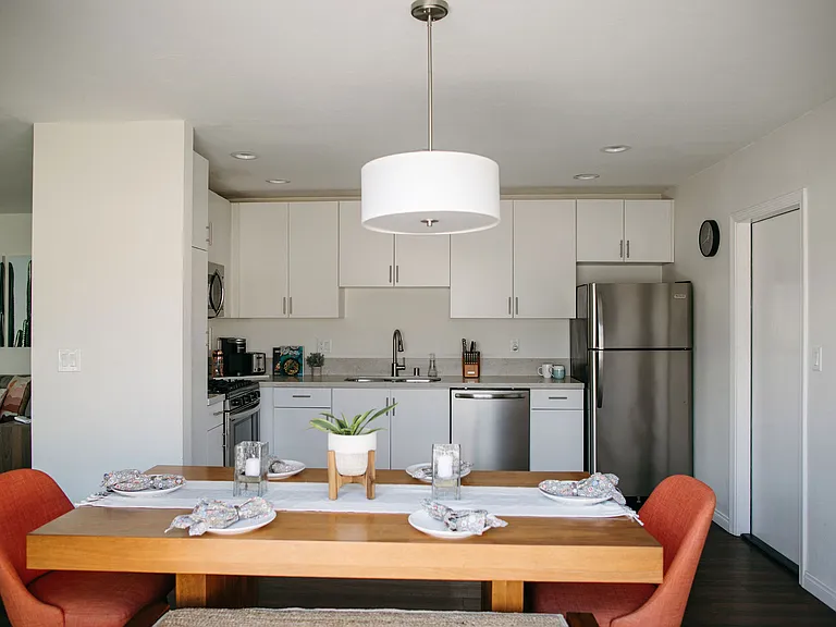 4588 Winona Ave — Photo 45